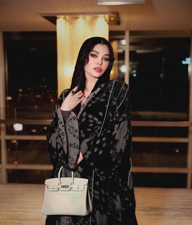 هيفاء وهبي بحقيبة هيرميس