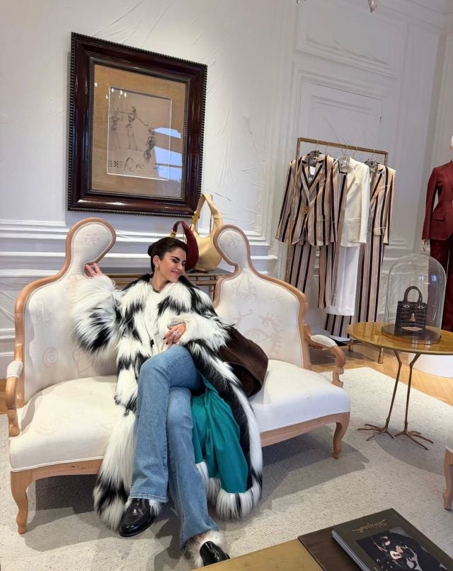 نجود الرميحي تجمع الفرو مع الدنيم