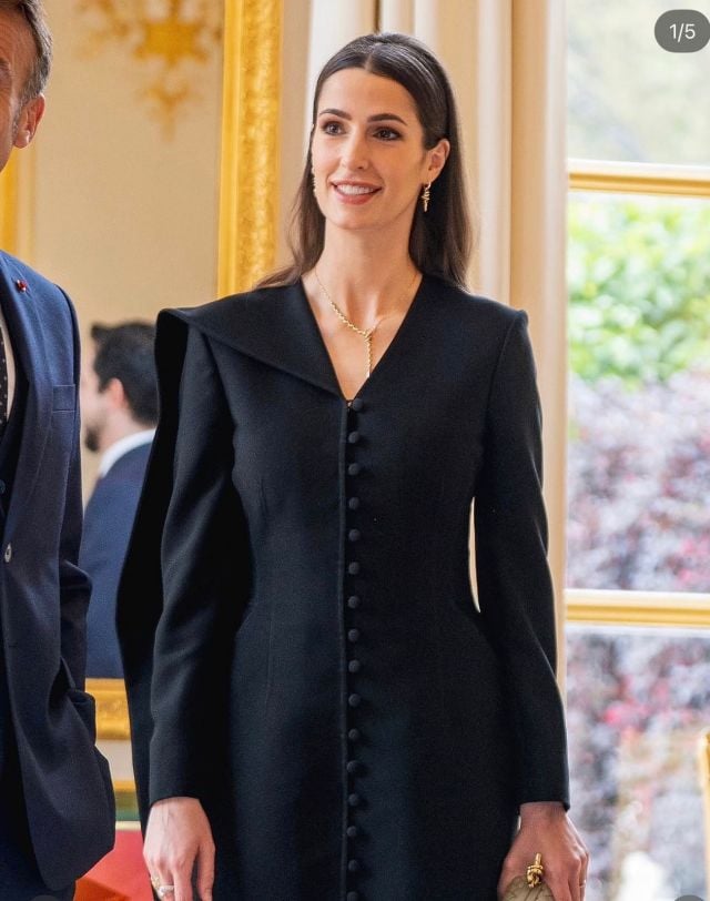 الأسود من الألوان التي لا تتخلى عنها الأميرة رجوة