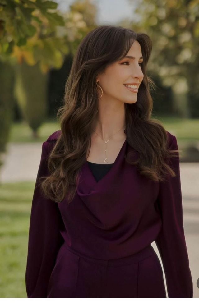 اللون البورغندي هو من الألوان المفضلة لدى الأميرة رجوة
