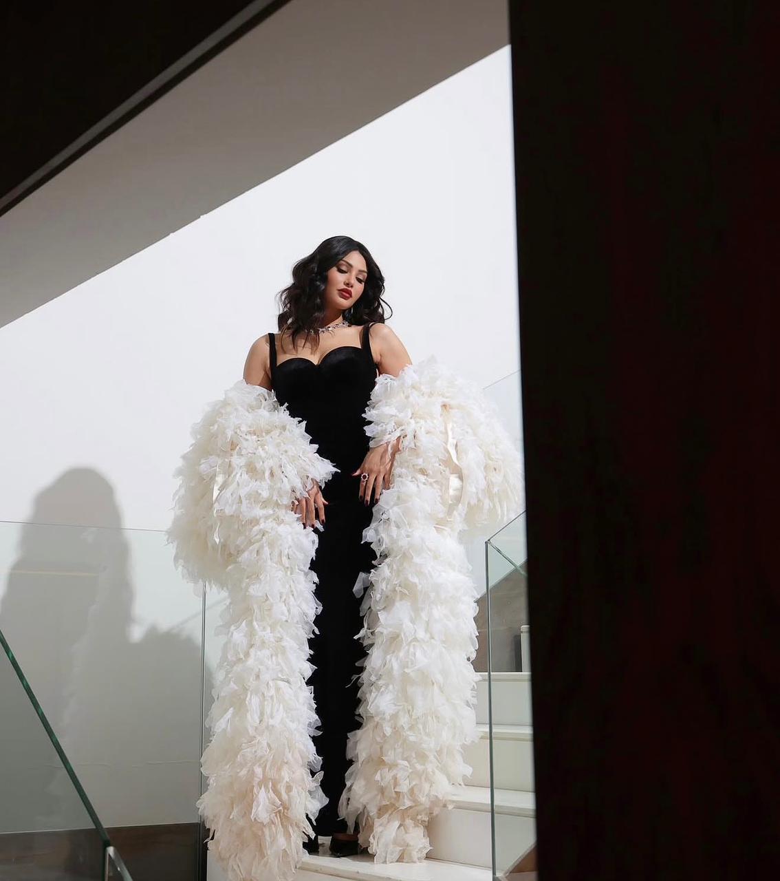 أميمة طالب تتألق بإطلالات جريئة تخطف الأنظار