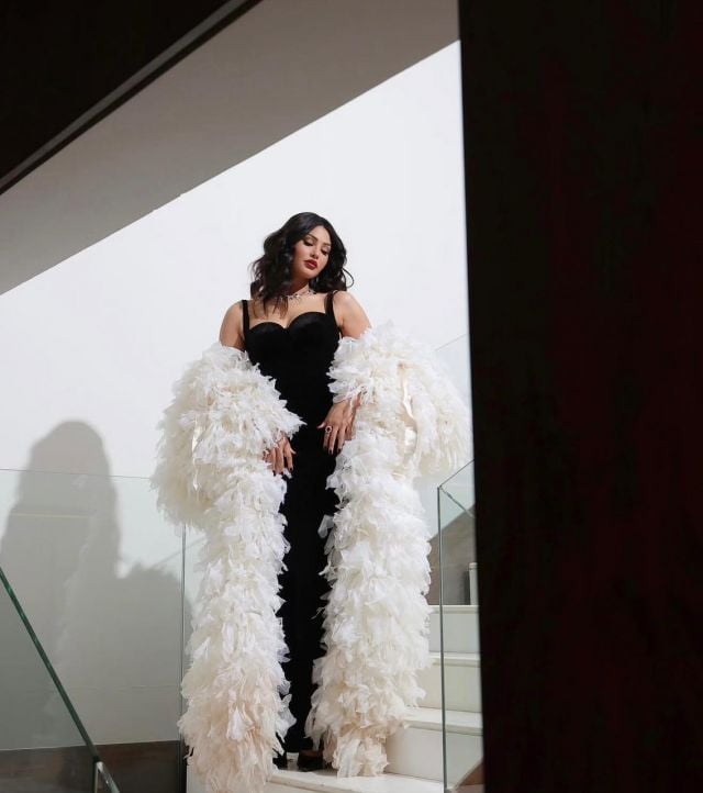 أميمة طالب تتألق بإطلالات جريئة تخطف الأنظار