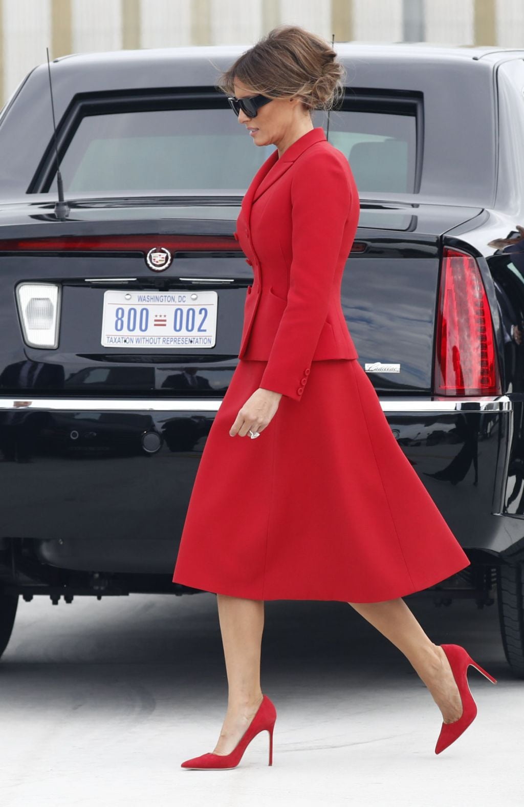 ميلانيا ترامب تعتمد التنانير الميدي بأسلوب ناعم وكلاسيكي