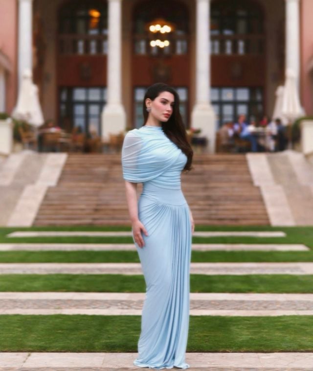 روان بن حسين والفساتين الضيّقة: أناقة تبرز القوام