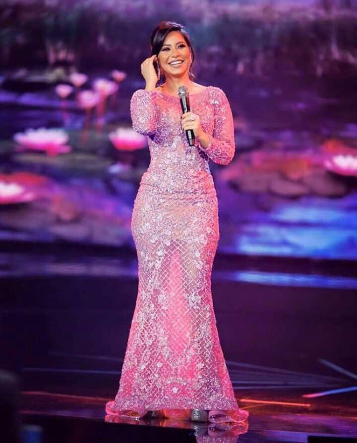 الفساتين المخرّمة: أناقة بتفاصيل لافتة