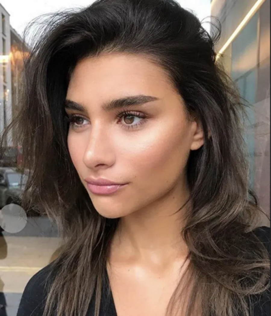 رسم حواجب طبيعي