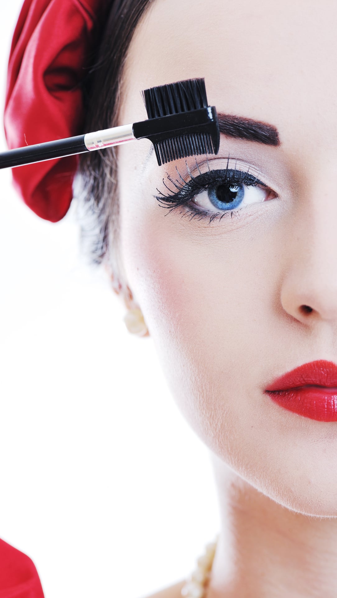 كيف تحافظين على إطلالة شبابية من خلال المكياج؟