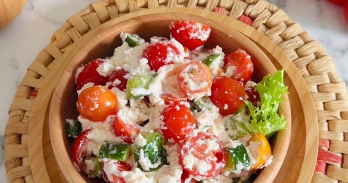 سناك جبنة قريش مع طماطم