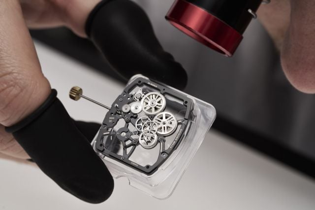 تقنيات متقدّمة في صناعة الساعات الفاخرة