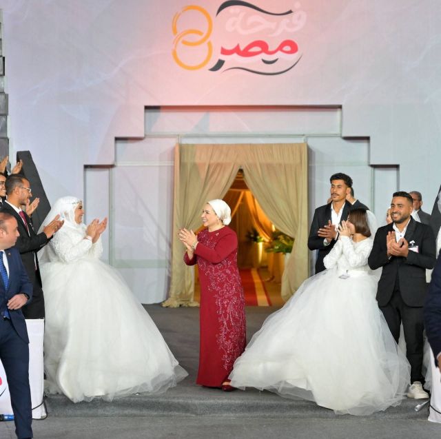 انتصار السيسي مع العرائس