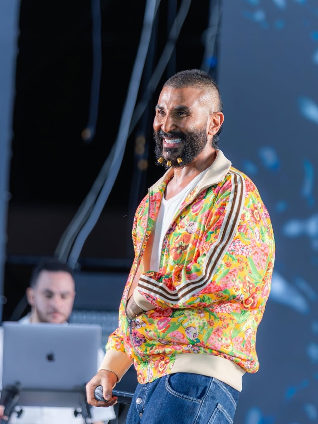 أحمد سعد يطرح بوستر 