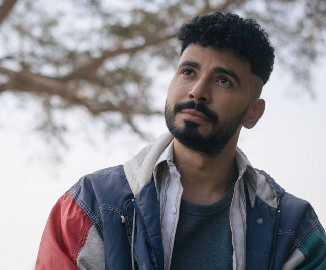 محمد أنور يغادر مدينة الإنتاج لإعادة تصوير مشاهد الديكورات المحترقة
