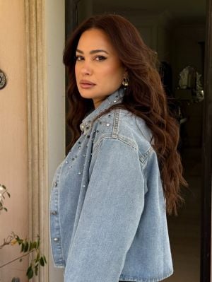  هند صبري توجّه رسالة مؤثرة لوالدتها في زيارتها الأولى لتونس بعد رحيلها
