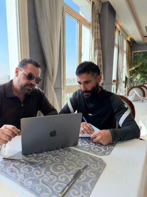 أحمد سعد يلتقي طارق العريان والجمهور يسأل عن السبب (صور)