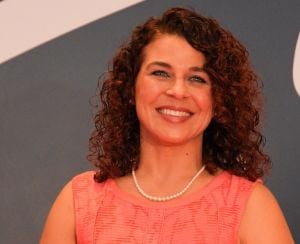 منى هلا تكشف كيف تخطّت خوفها من العودة الى السينما