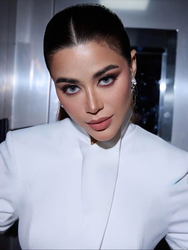 الفنانة يارا السكري