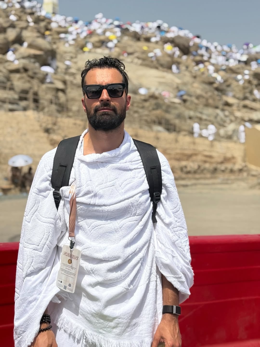 أحمد حاتم يكشف عن إصابته في قدمه خلال مناسك الحج