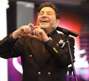 محبو هاني شاكر يشنون حملة انتقاد ضد عمرو دياب وأحمد سعد 