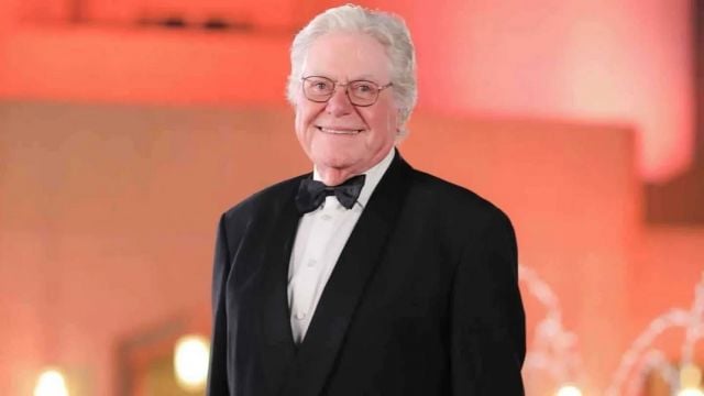  حسين فهمي يوجّه رسالة حزينة في وداع عبد الرحمن أبو زهرة