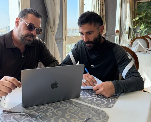 أحمد سعد يلتقي طارق العريان والجمهور يسأل عن السبب (صور)
