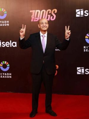عمرو أديب في العرض الخاص لفيلم "7 Dogs": أنا حالياً متزوج