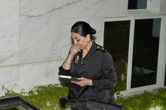 وفاء عامر تنهار باكيةً في عزاء سهام جلال
