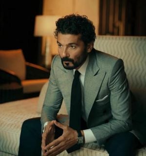 خالد النبوي يشعل مواقع السوشيال ميديا بعد ظهوره في ستاد برج العرب