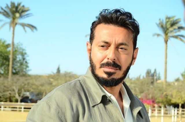 أشرف زكي يكشف تطورات الحالية الصحية لوالد مصطفى شعبان