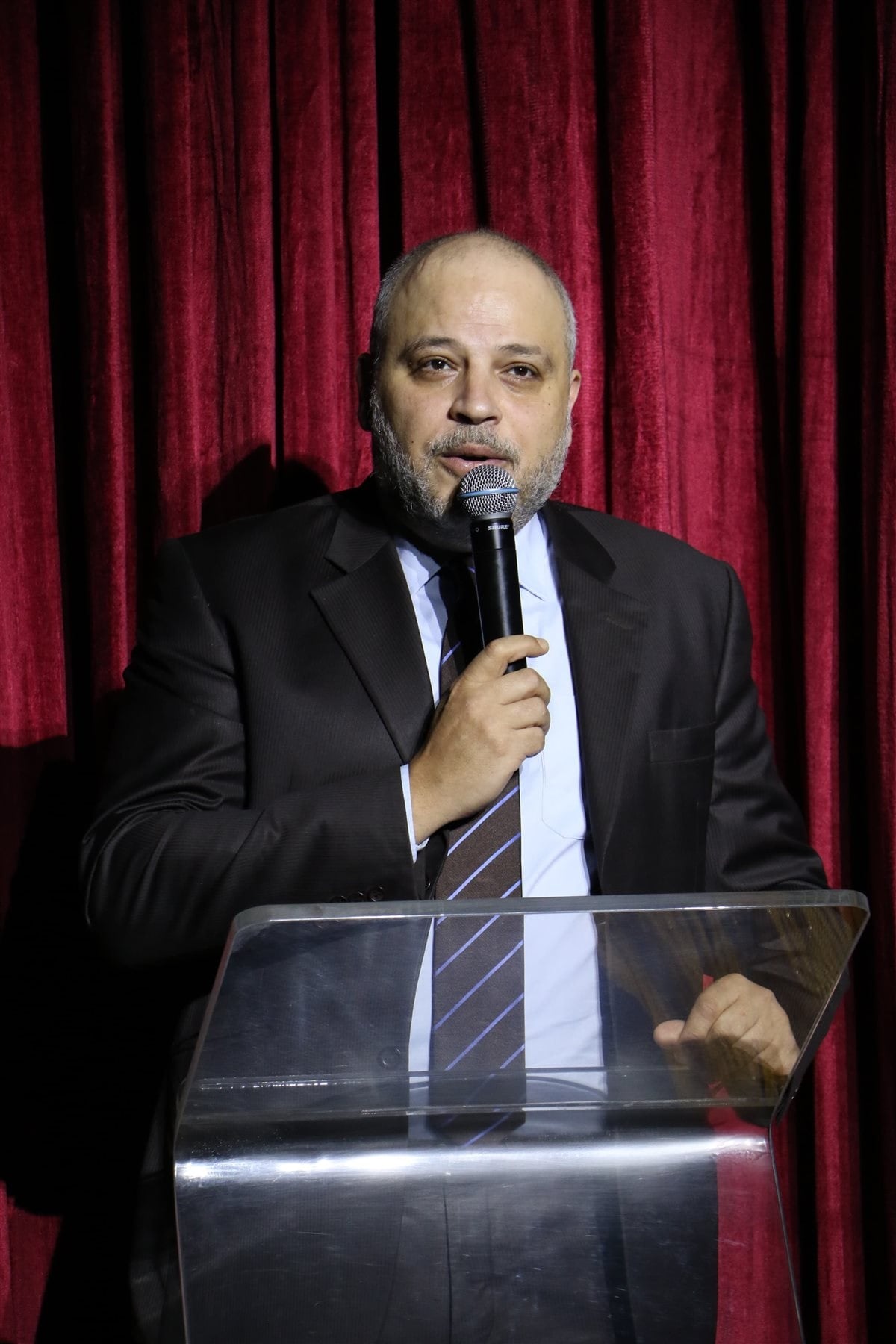 تامر عبد المنعم يسخر من شائعة وفاته بسبب خبر الجنازة (فيديو)