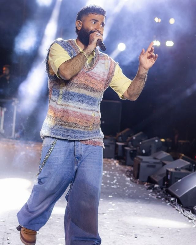 أحمد سعد يتفاعل مع الجمهور
