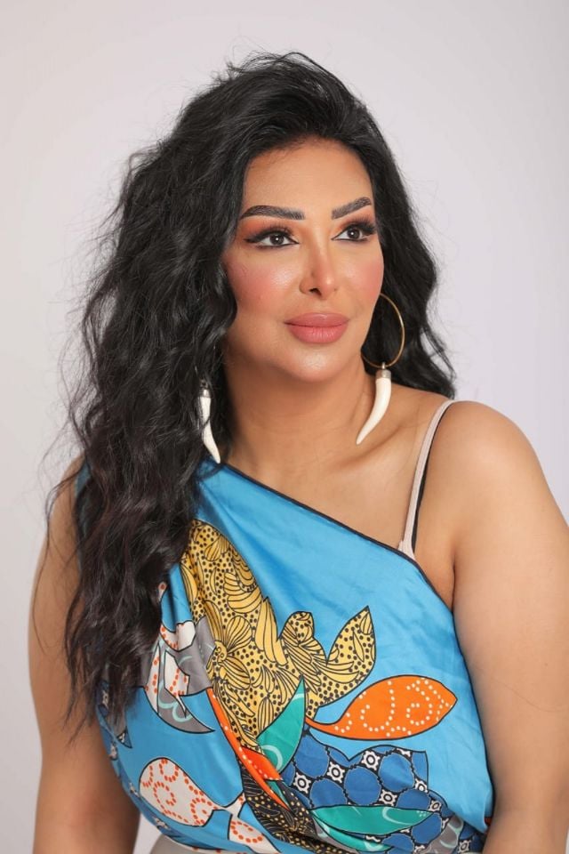 المطربة شاهيناز