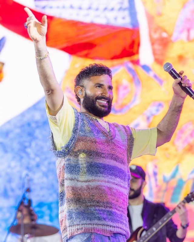 أحمد سعد يحيّي الجمهور