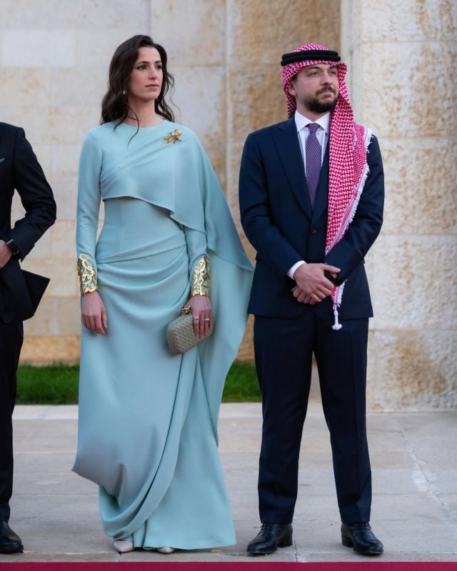 الأميرة رجوة الحسين بفستان ناعم