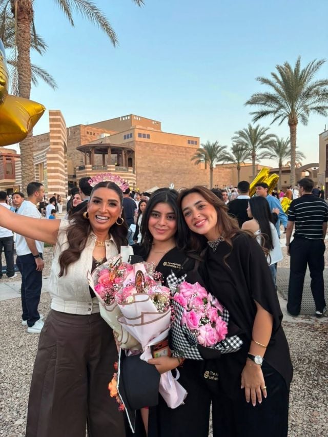 روجينا توجّه رسالة لإبنتها مريم في حفل تخرجها