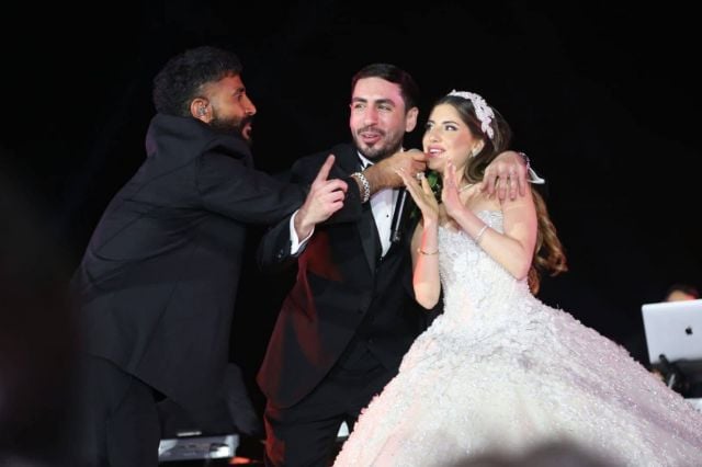 أحمد سعد مع العروسين