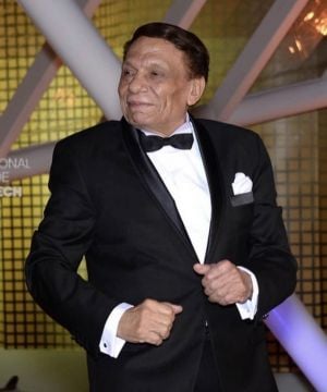 أسرة عادل إمام تحسم أمر كتابة مذكراته 