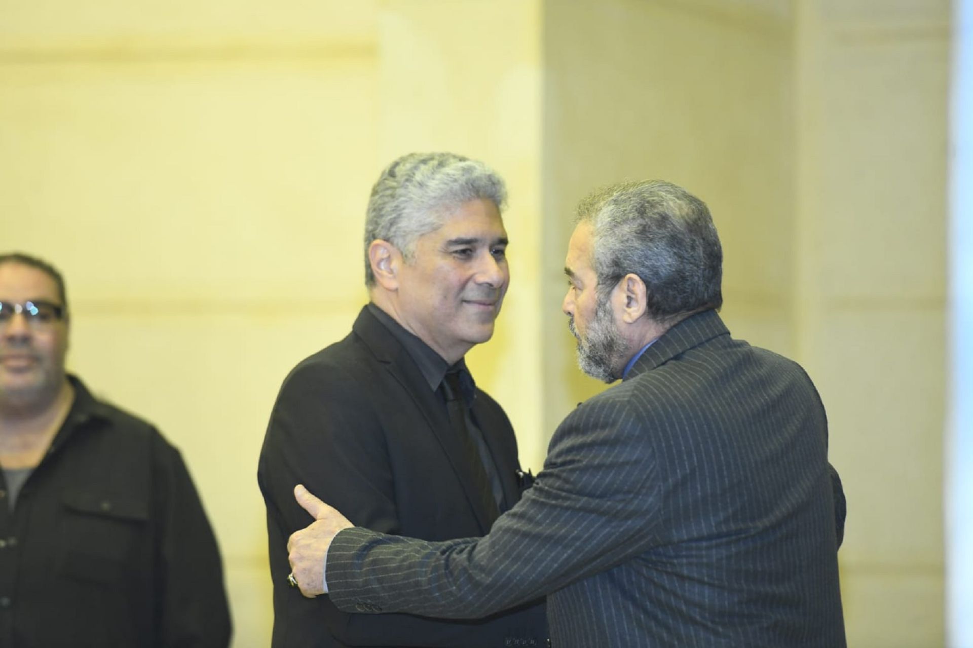 أحمد عبد العزيز يواسي أحمد أبو زهرة