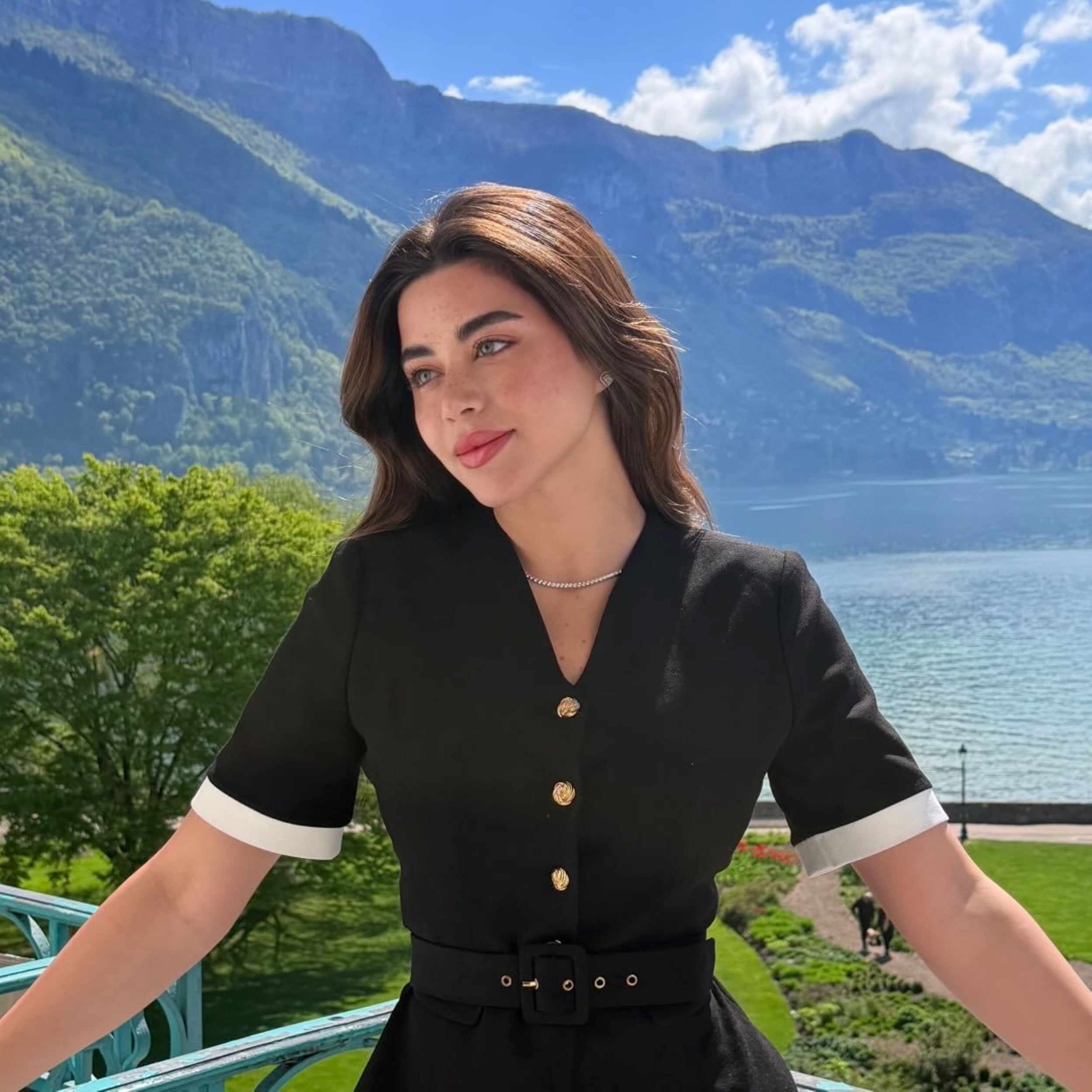 الفنانة يارا السكري الفنانة يارا السكري