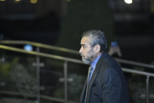 أحمد عبد العزيز في طريقه الى العزاء