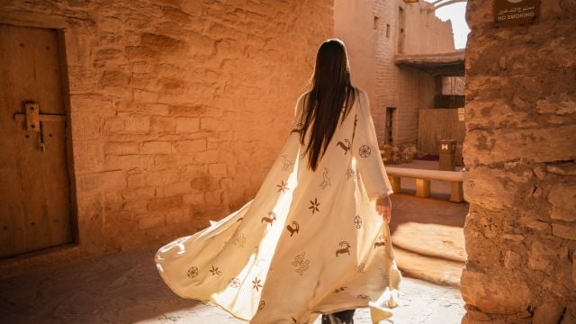 HINDAMME وحرفيو العلا في مدرسة الديرة يجسدون تراث العلا الممتد لأكثر من 7000 عام في مجموعة جديدة