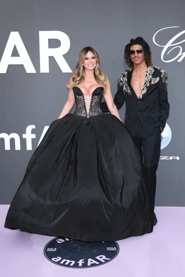 هايدي كلوم بإطلالة ملكية سوداء من Sophie Couture
