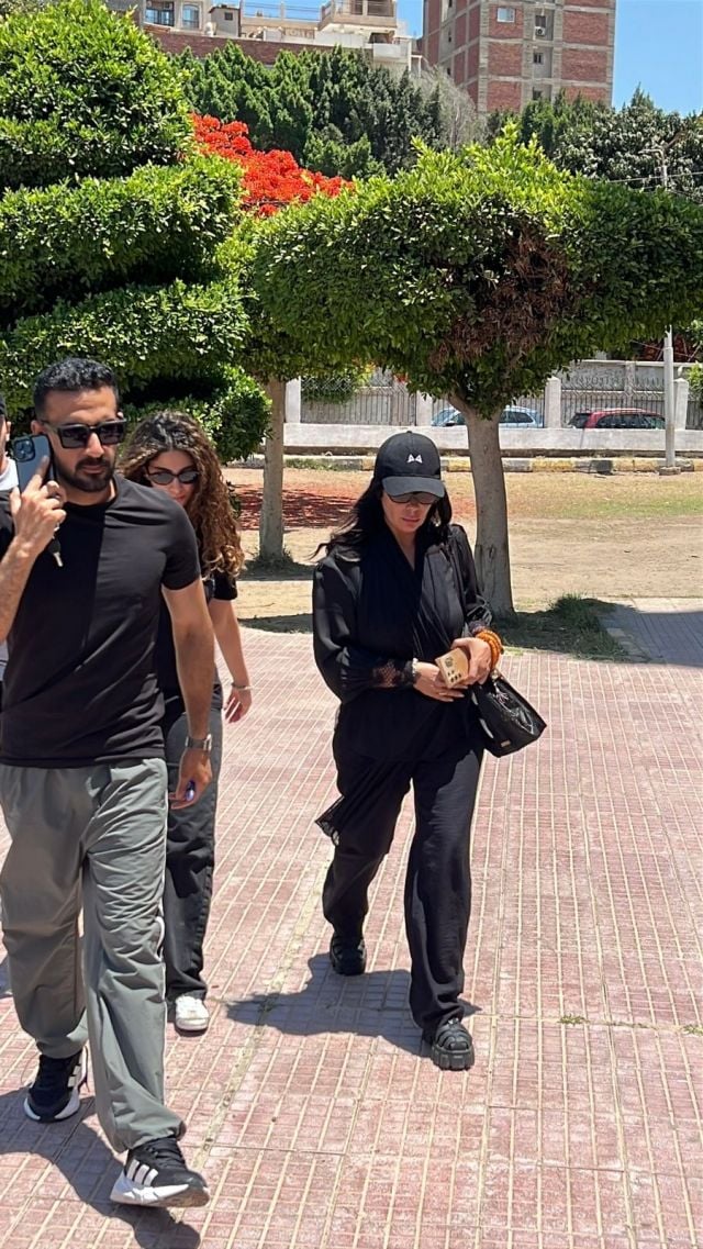 منى زكي وابنتها 