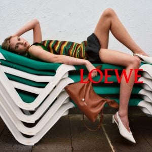 LOEWE تطلق حملتها الترويجية لتشكيلة ما قبل خريف وشتاء 2026
