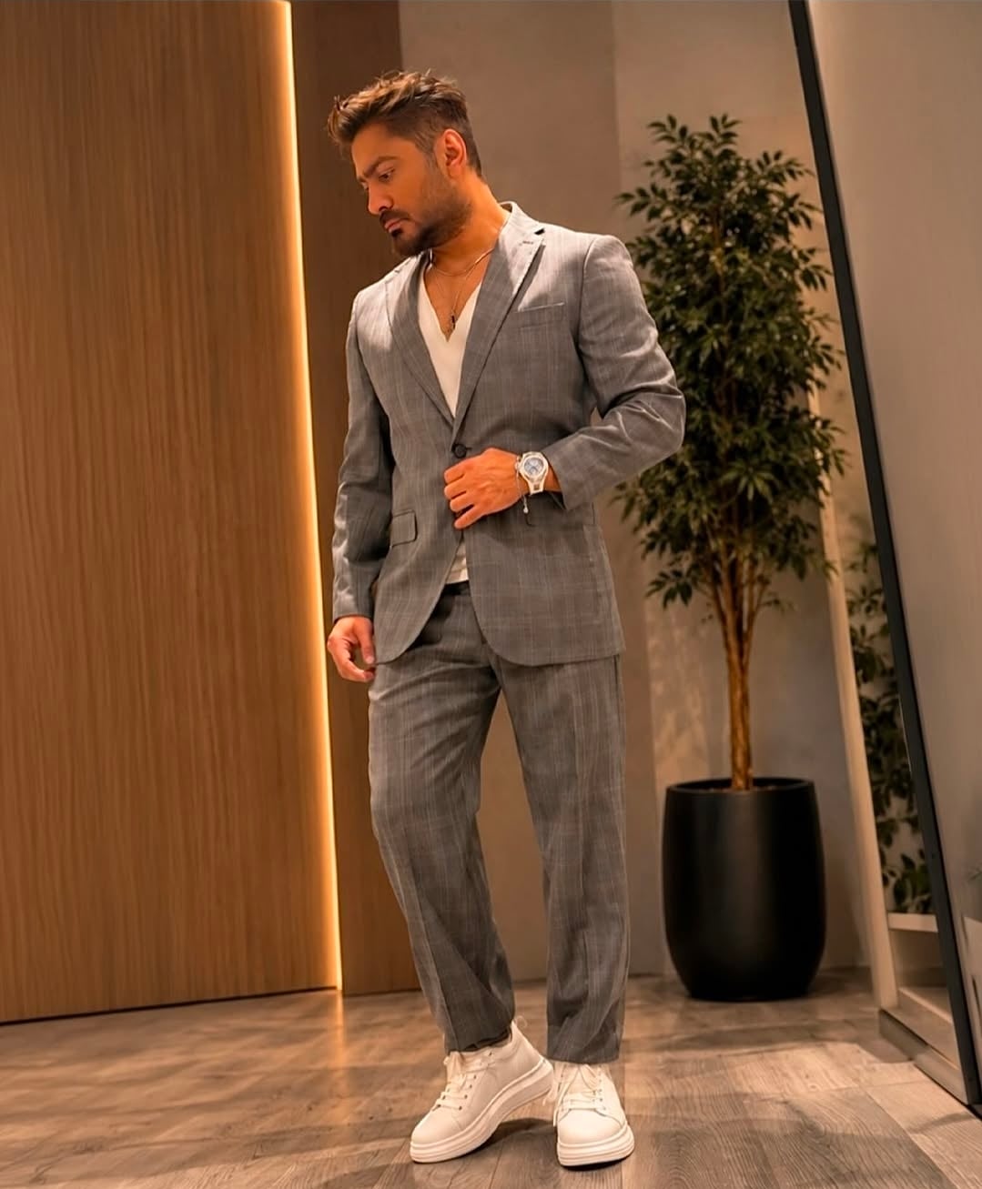تامر حسني يتأثر بفيديو رومانسي... والجمهور يتفاعل