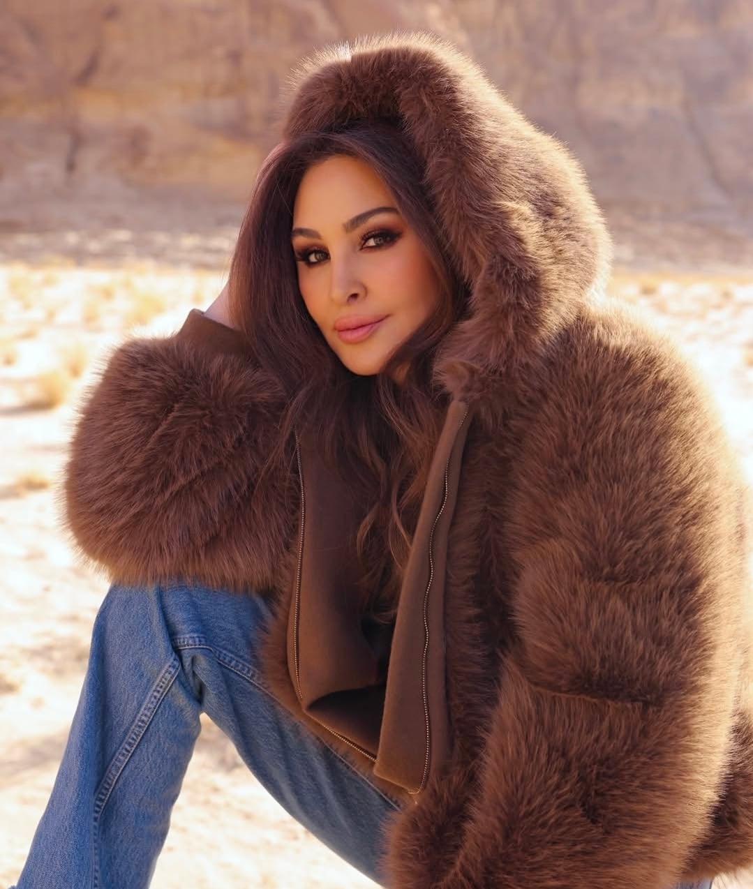 إليسا تستبدل الحذاء على المسرح بكل عفوية والجمهور يتفاعل (فيديو)