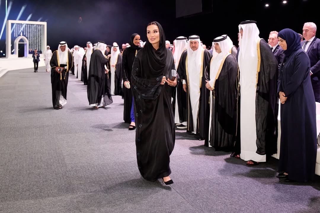 الشيخة موزا بنت ناصر في حفل التخرج 
