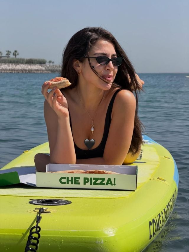 هيا مرعشلي بالمايوه الأسود