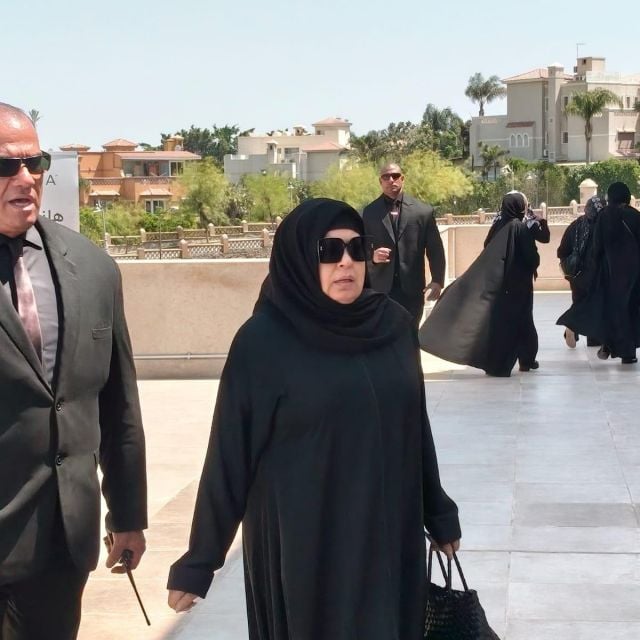 فيفي عبده في جنازة هاني شاكر