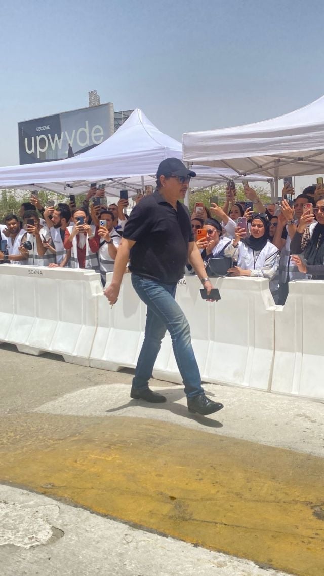 محمد رياض في طريقه الى الجنازة