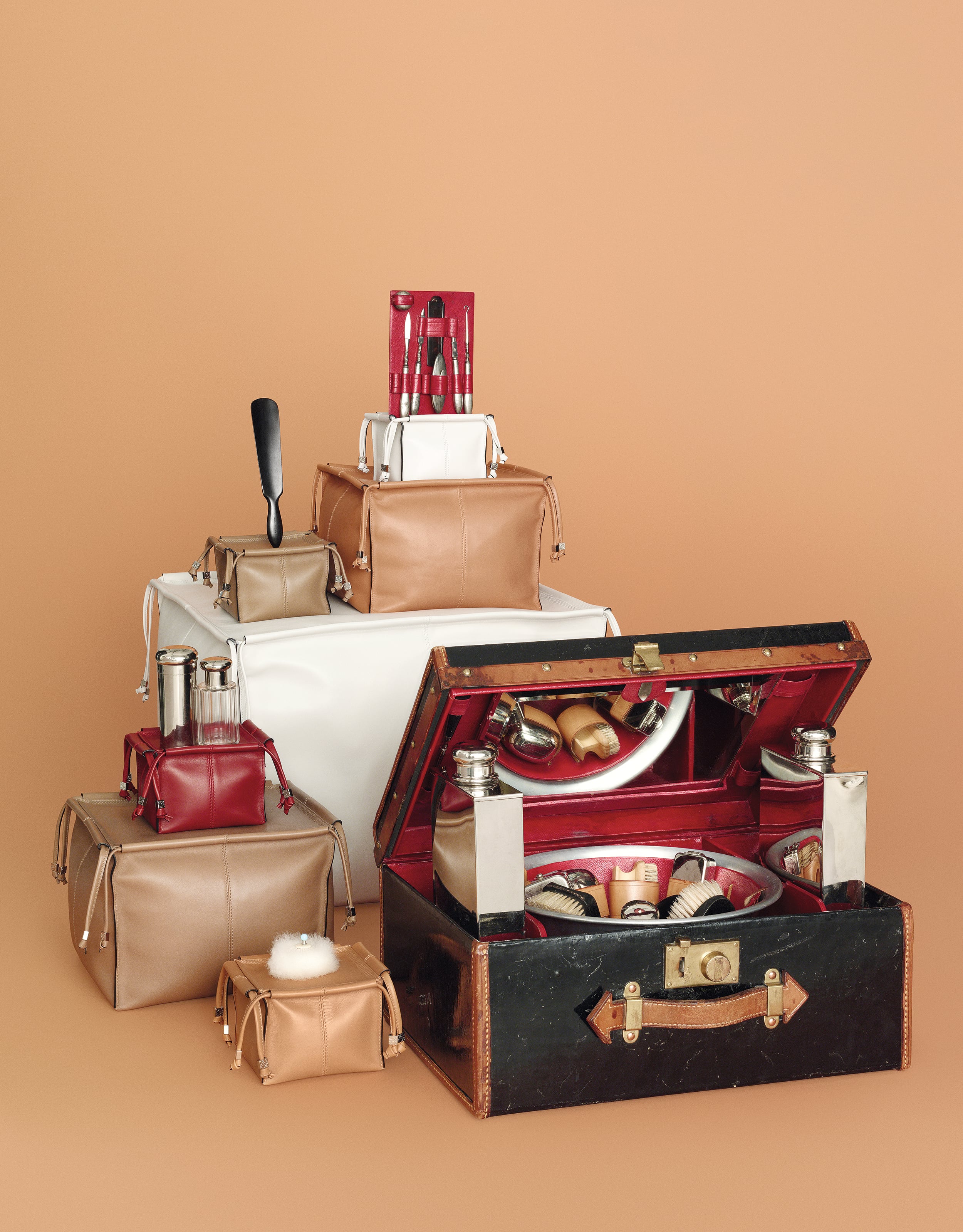 Men’s vanity case from 1905, made for the Spanish Royal Family. Displayed on leather cushions from 2001, reinterpreted in 2014. LOEWE campaign, SS 2015. Creative Direction: M/M Paris. Men’s vanity case from 1905, made for the Spanish Royal Family. Displayed on leather cushions from 2001, reinterpreted in 2014. LOEWE campaign, SS 2015. Creative Direction: M/M Paris.
